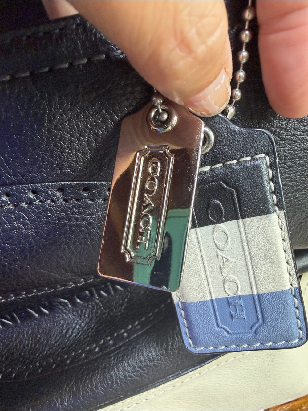 Coach Hampton Weekend Embossed - Picture 7 of 9